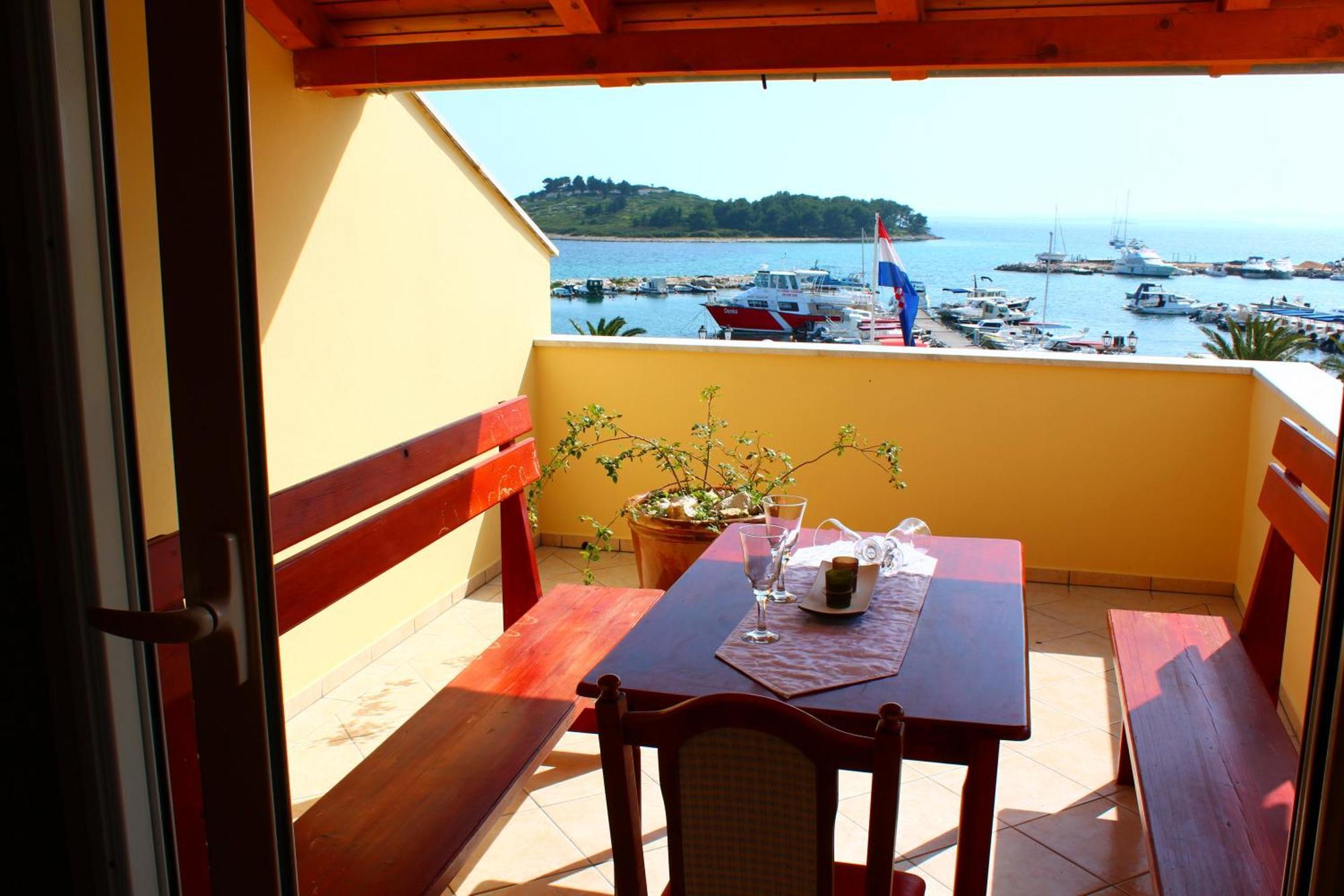 Buco Seafront Apartments & Fastfood Pakoštane Exterior foto